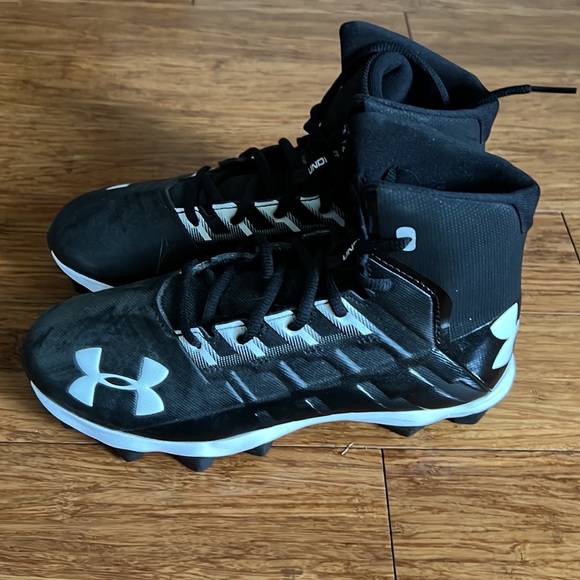 Boys Under Armour Football Cleats - Picture 2 of 6